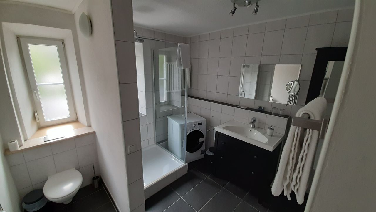 Bad mit WC Bad mit WC